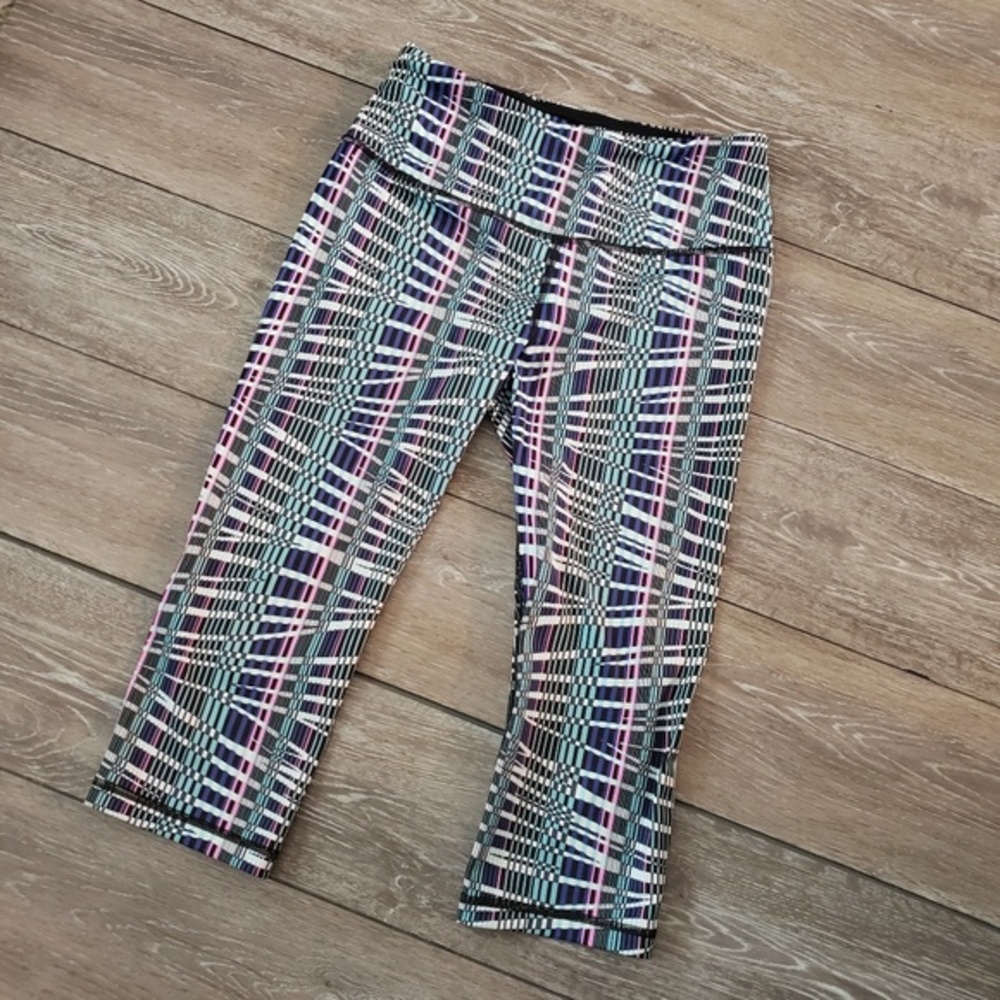 Victoria's Secret aqua pink & black capri‎ small